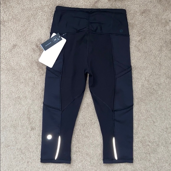 lululemon athletica Pants - BRAND NEW LULULEMON OUTRUN 17” CROP LEGGINGS